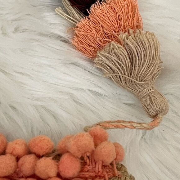 Shiraleah Aubrey Woven Straw PomPom Clutch NEW - Picture 2 of 7
